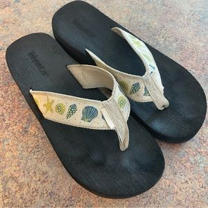 Tidewater Flip Flops Size 8 with Beach Critters